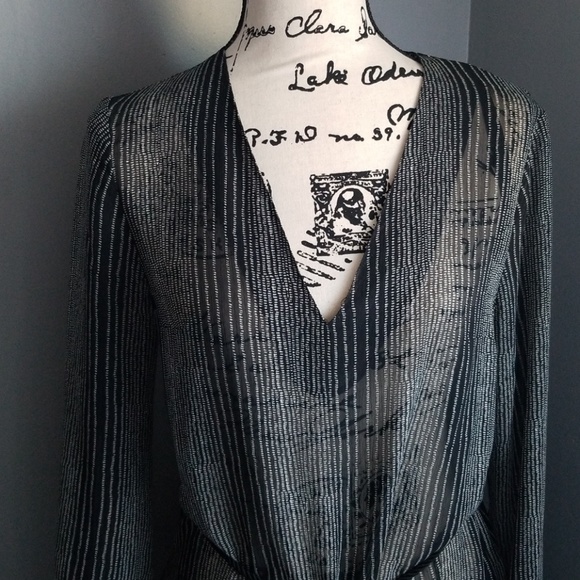 H & M  Black & White Chiffon Long  Slevees Blouse - Picture 3 of 6